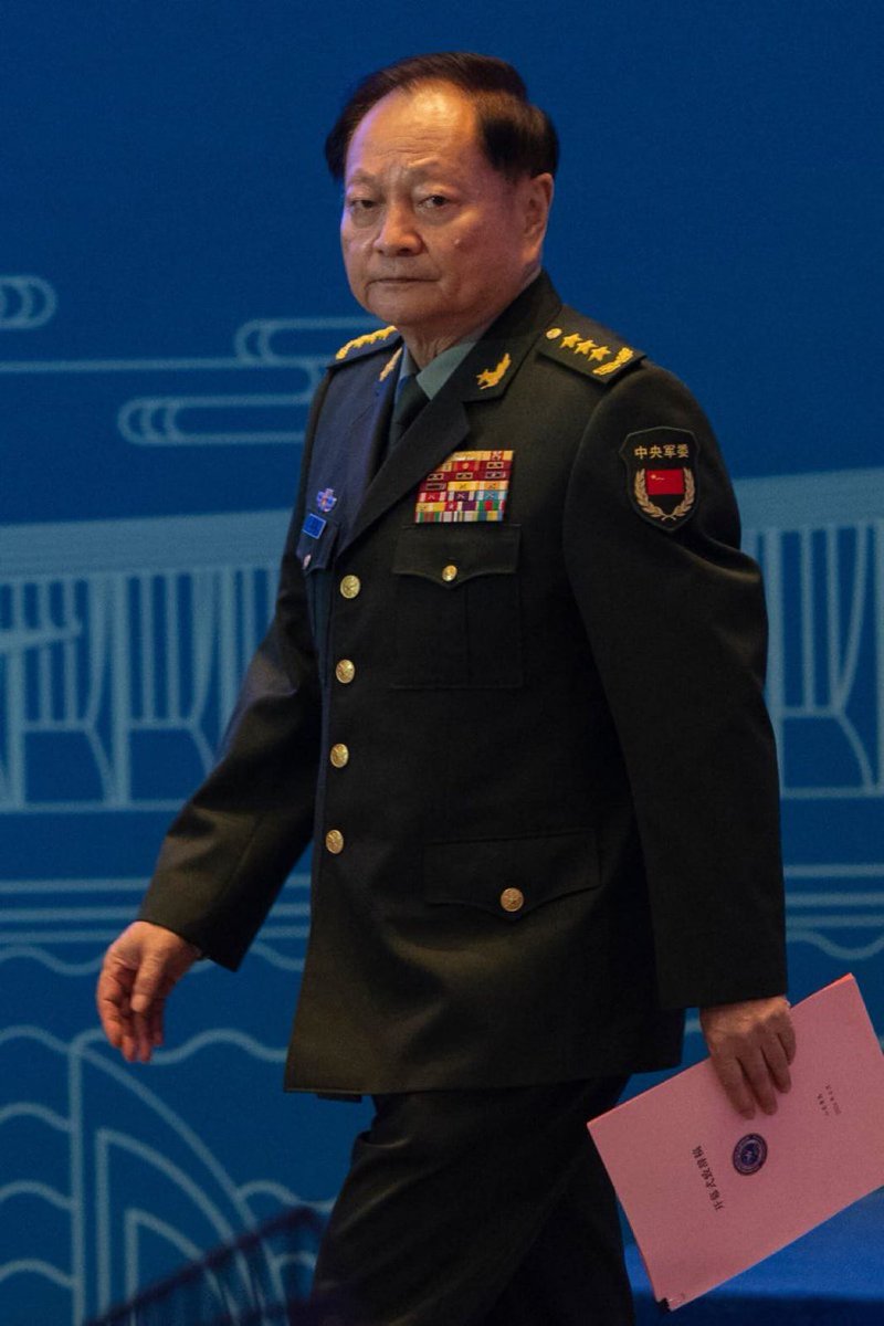 cskun1989's tweet image. 收到一封未署名投稿，是不是张又侠忠诚下属无法证实，披露的信息也有点让人感到意外，而且这封信AI痕迹太重。我一直认为，习近平的军改是为了削权，削将军的权！而将军想打仗是为了夺权，只有打仗才能指挥军队，才有可能把习近平削去的军权抢回来！

《张又侠主张出兵台湾，习近平却懦弱对内》…