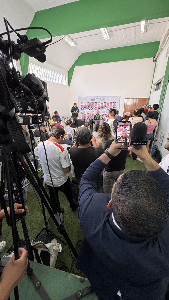 Javier Aguirre 🇲🇽 anuncia que realizará 5 o 6 cambios de cara al partido con Bolivia 🇧🇴 el domingo.