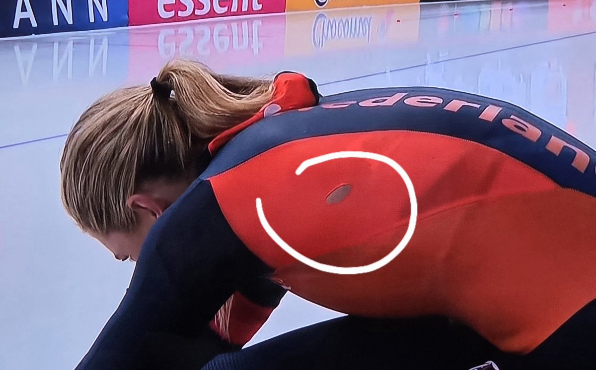 ProVisie's tweet image. Leerdam zegt wat dingen uit te proberen in Inzell voor de Olympische Spelen. Zal haar "kapotte" schaatspak een bewuste keuze zijn om vandaag weer een uitmuntende rit en baanrecord neer te zetten? #juttaleerdam #os2026