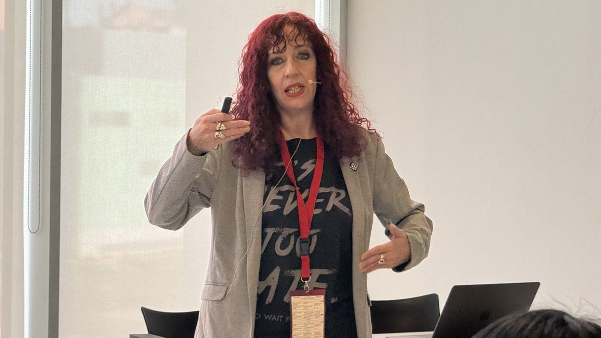 Después de comer, una charla amena, divertida y entretenida: cómo evitar multas al integrar IA en WordPress, con <a href="/marinabrocca/">Marina Brocca (TM)</a> 

#WCZGZ26