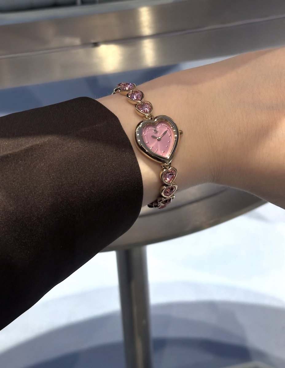 Golden Fashion tweet media