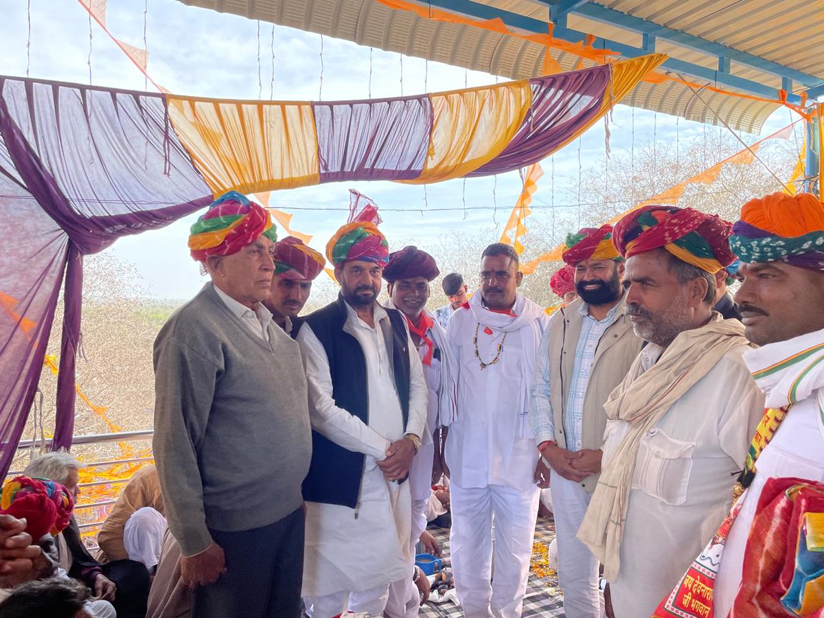 आज विधानसभा क्षेत्र के लिडिया का गांव (रूपपुरा) ग्राम पंचायत देवमगरी में आयोजित भगवान श्री देवनारायण जी के नवनिर्मित मंदिर के प्राण प्रतिष्ठा कार्यक्रम में भाग लिया ।
पीसीसी सदस्य संग्राम सिंह जी गुर्जर भी साथ रहे ।