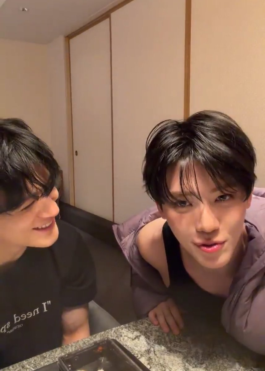 잼젠라방 요약
10초넘기기 누를때마다 ㅈㄴ가 ㅈㅁ이를 이렇게 바라보고있음