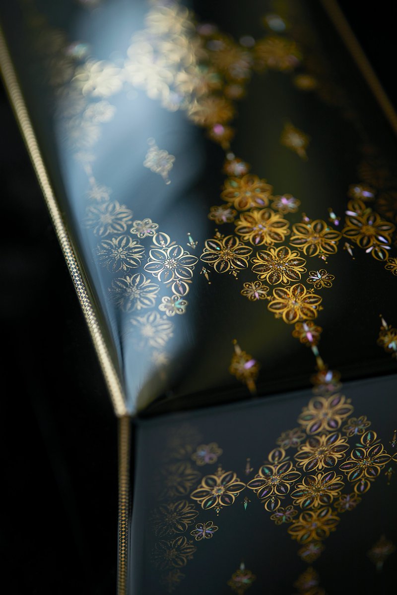 【「いいものを作れば認められる」という綺麗な言葉が、若手を殺しているとしたら】

伝統工芸は、この40年ほどで 市場が6分の1になり、作り手が5分の1になりました。