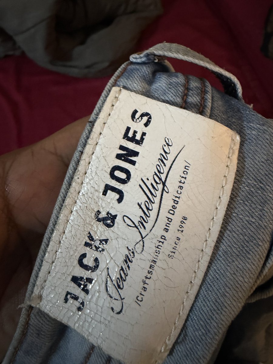 radeepramesh's tweet photo. Disappointed with @JackJonesIndia. Bought premium jeans from the Kochi store on Sept 1 2025, but the emblem is already falling apart. The store first promised a replacement, then took it back. Is this the quality & service J&J stands for? Please resolve. #CustomerService #JackAndJones