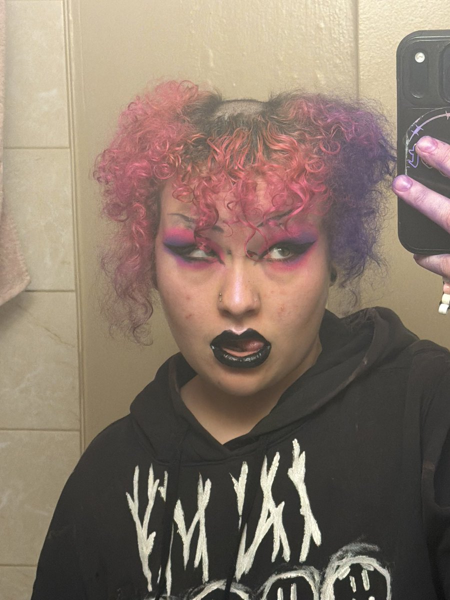 Hi twitterrrrr heres a little selfie dump for my lack of posting, i know you missed me