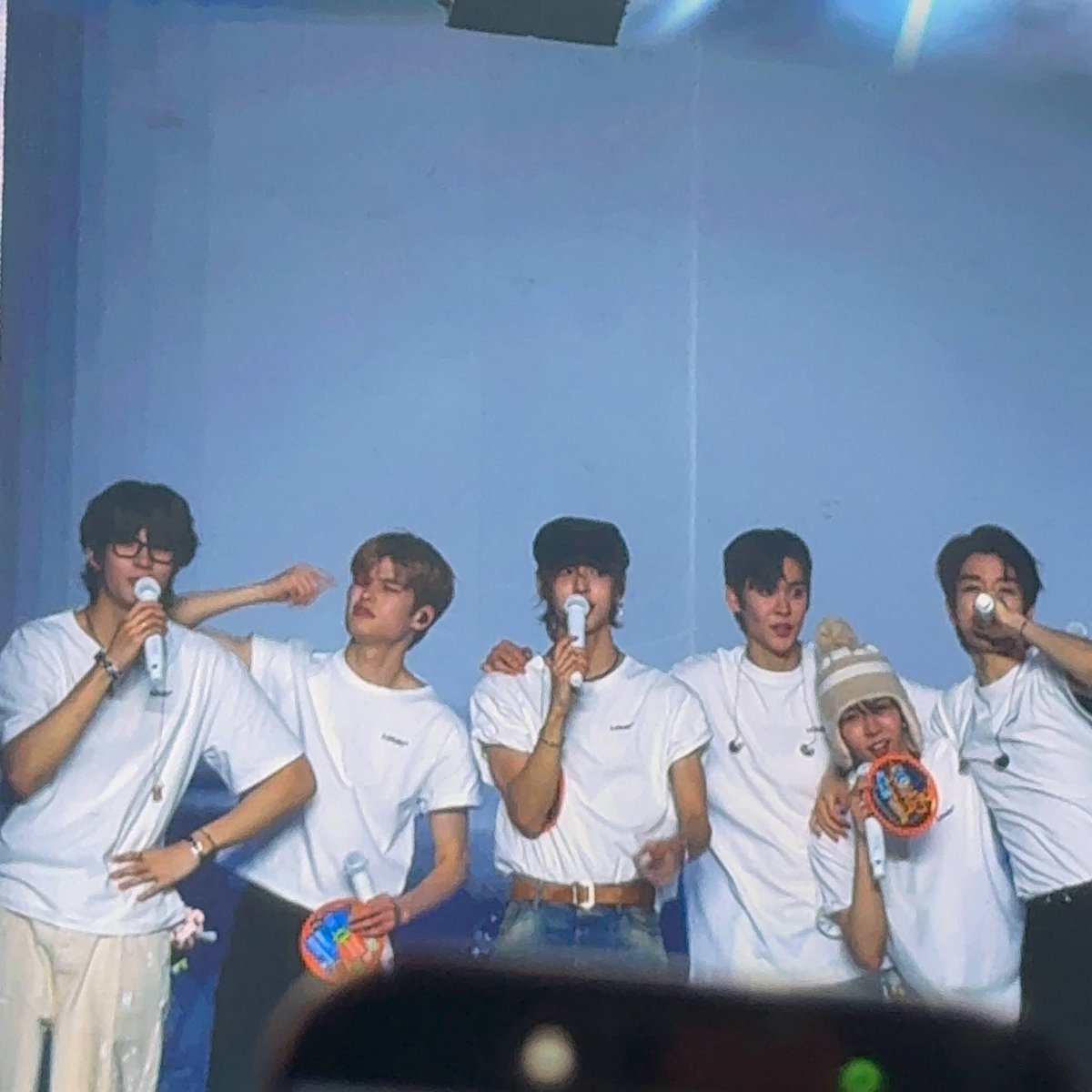 RIIZE WITH OUR BANNERS🧡😍⭐️

#RIIZINGLOUDinSg
#RIIZE