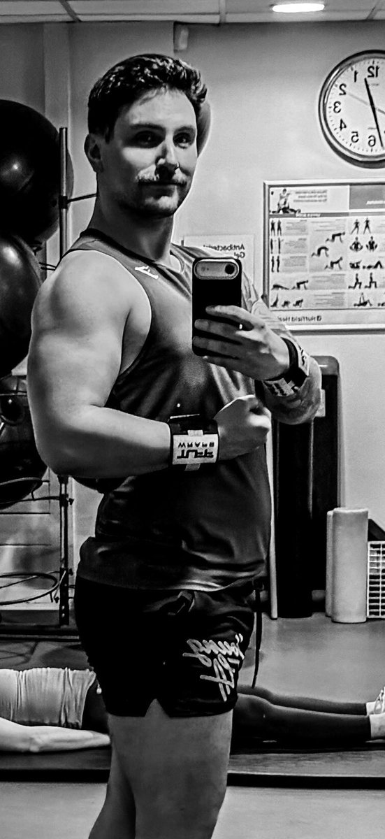 Robbie 💙 tweet media