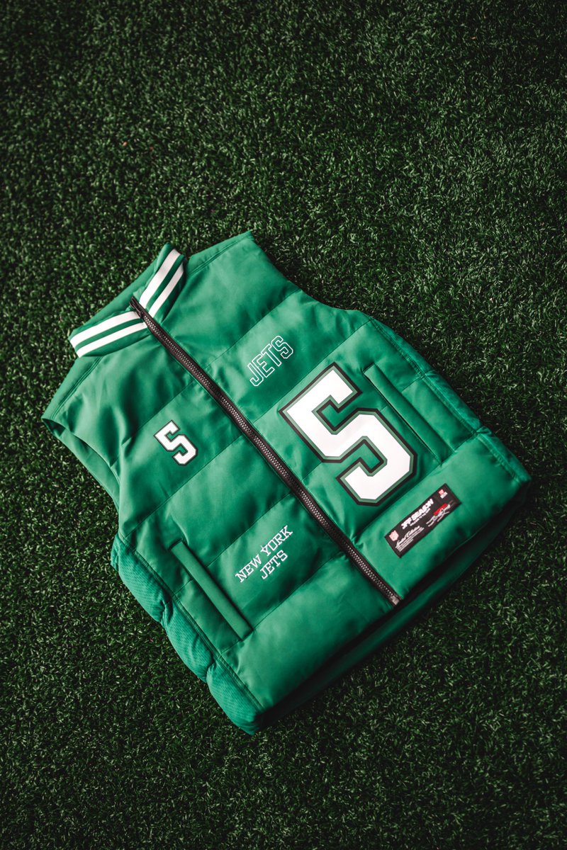 nyjets's tweet image. it's cold outside... we found the perfect thing to help keep you warm 🥶

who wants this signed Garrett Wilson vest?