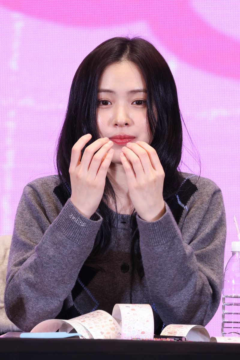 RyujinBR's tweet image. 📸 | 24.01.26 - Ryujin durante o fansign de hoje em Shenzhen na China. 

#RYUJIN #류진 #ITZY @ITZYofficial

cr.: iamfinetoo0417