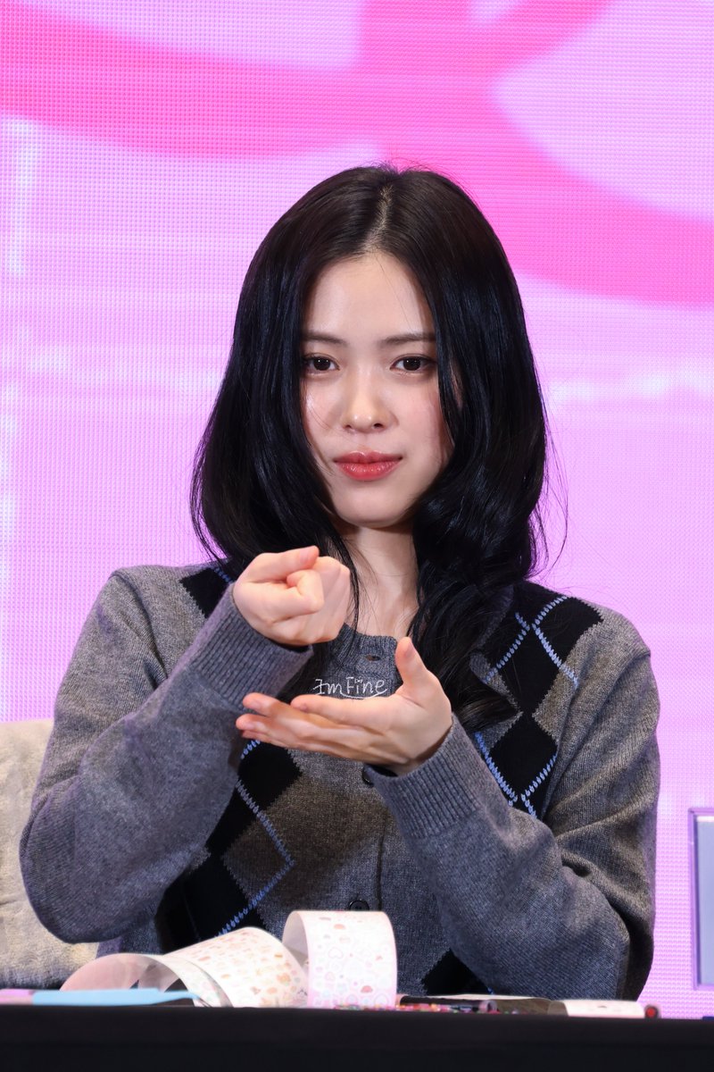 RyujinBR's tweet image. 📸 | 24.01.26 - Ryujin durante o fansign de hoje em Shenzhen na China. 

#RYUJIN #류진 #ITZY @ITZYofficial

cr.: iamfinetoo0417