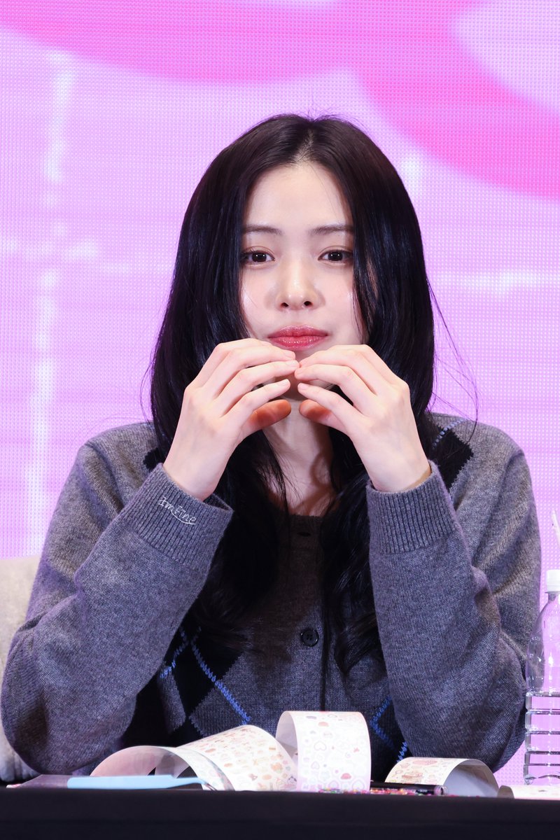 RyujinBR's tweet image. 📸 | 24.01.26 - Ryujin durante o fansign de hoje em Shenzhen na China. 

#RYUJIN #류진 #ITZY @ITZYofficial

cr.: iamfinetoo0417