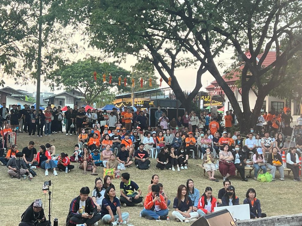 กริบจริง ขนาดมีถนนคนเดินนะ