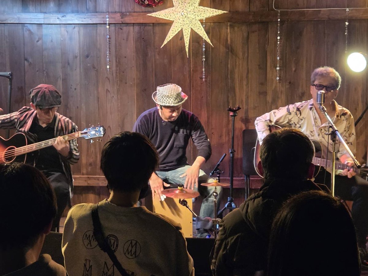 本日は秋葉原の、Live garage ..秋田犬でアコースティックセットのライブでした🎵
お越しいただいた皆様、スタッフの皆様、対バンの皆様、ありがとうございました！

セットリスト
2026.1.24(土) Live garage ..秋田犬
1.D
2.リラの花
3.沖縄
4.ホームタウン
5.冬の光影
6.黒の扉