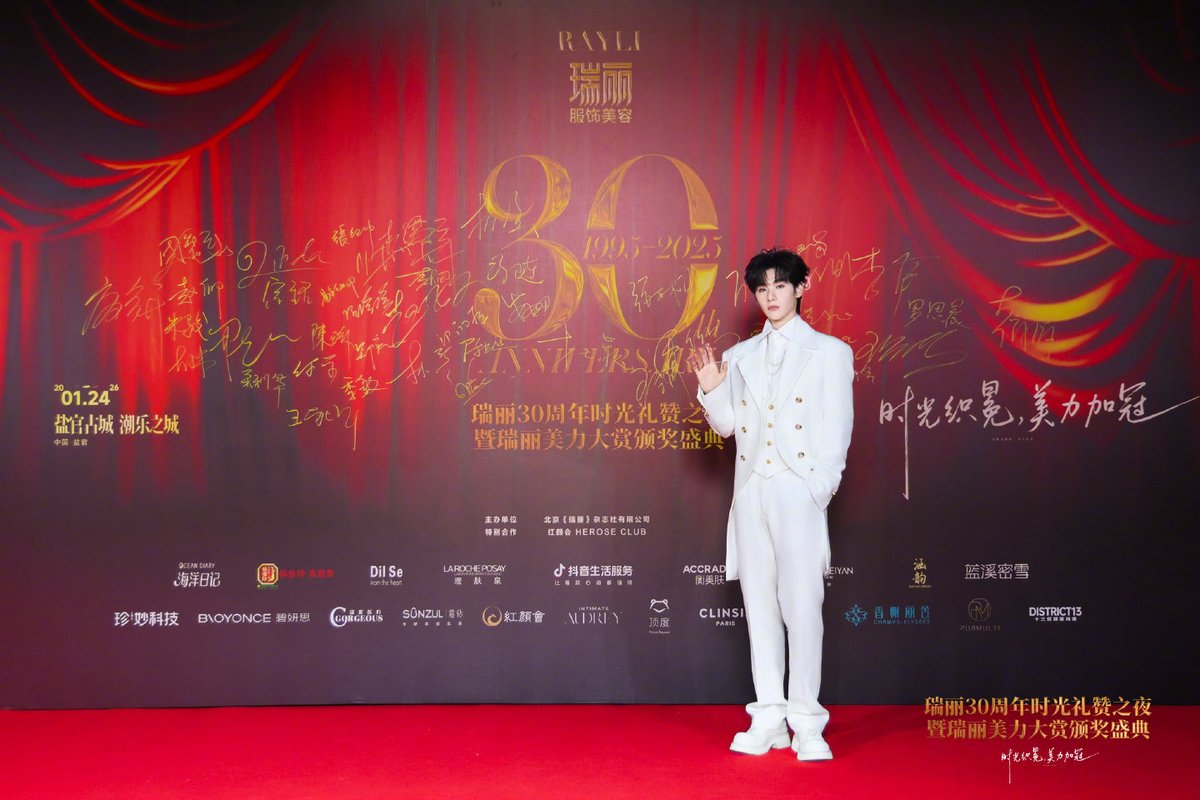 Nica96786964's tweet image. จบงานปุ้บอฟช.งานมาลงพร้อมคำชมถึงน้องนายด้วยปลื้มปริ่มใจจัง

#Rayli30thAnniversary# ค่ำคืนแห่งการเชิดชูกาลเวลา: ตามแสงส่องผ่านเลนส์ ก้าวข้ามขีดจำกัด ในงานฉลองครบรอบ 30 ปี Rayli @GaoQingchenNine ปรากฏตัวด้วยความสง่างาม ความงามอันโดดเด่น และสร้างความประทับใจไปทุกที่ที่เธอไป…