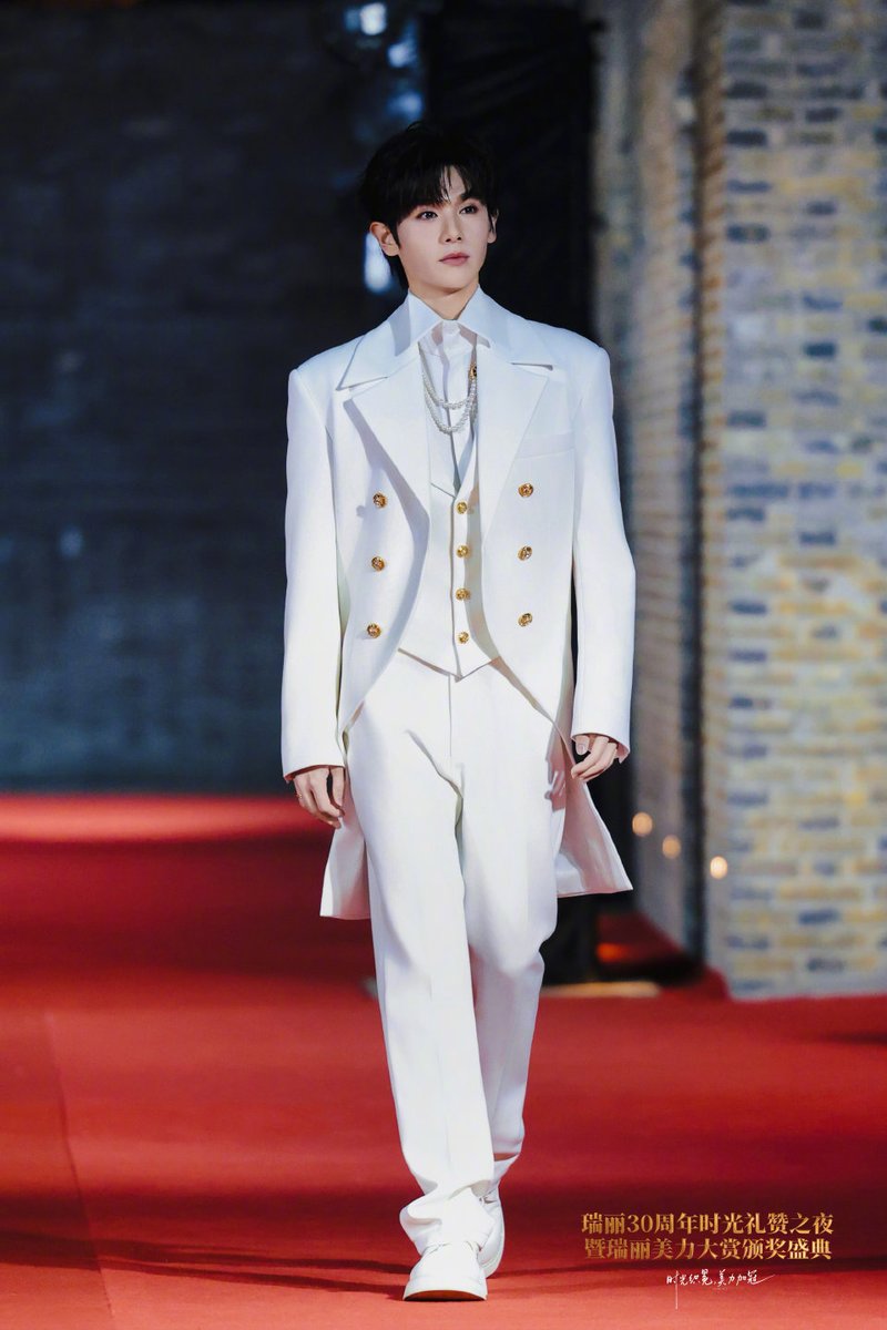 Nica96786964's tweet image. จบงานปุ้บอฟช.งานมาลงพร้อมคำชมถึงน้องนายด้วยปลื้มปริ่มใจจัง

#Rayli30thAnniversary# ค่ำคืนแห่งการเชิดชูกาลเวลา: ตามแสงส่องผ่านเลนส์ ก้าวข้ามขีดจำกัด ในงานฉลองครบรอบ 30 ปี Rayli @GaoQingchenNine ปรากฏตัวด้วยความสง่างาม ความงามอันโดดเด่น และสร้างความประทับใจไปทุกที่ที่เธอไป…