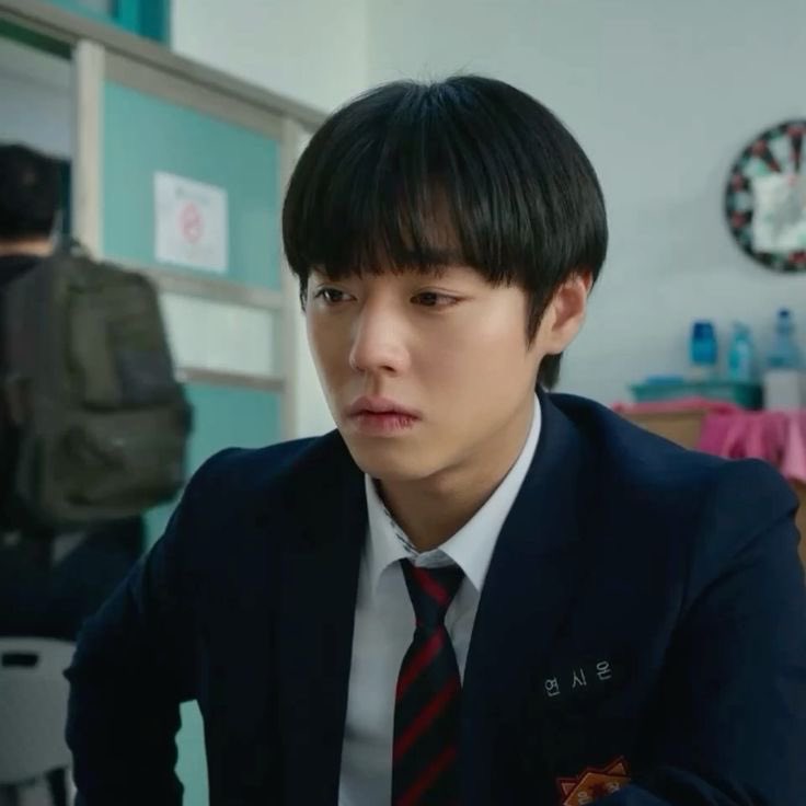 time travel #sjse AU where sieun accidentally communicate to buyoung (his school senior in 1999) through an old flip phone sieun found in the school’s old lost and found box. sieun thinks its absurd, but buyoung keep spam messages to get sieun’s attention. later on he find out,