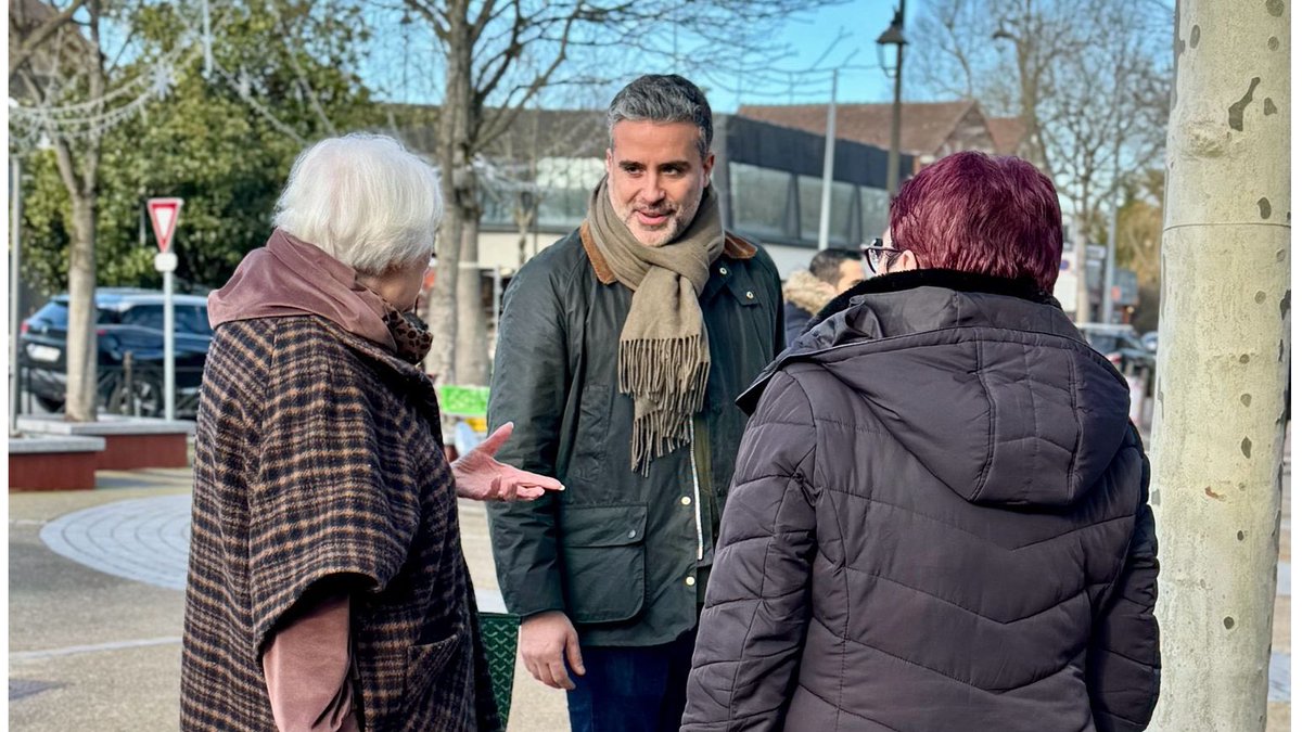 Prioritegournay's tweet photo. Nous étions à nouveau à votre rencontre cette semaine 📷
📷 Lundi et mardi soir lors de nos réunions avec plusieurs gournaysiens
📷 jeudi soir lors de notre première réunion publique
📷 ce samedi matin dans le centre ville
Et ça continue !
#Municipales2026 
1/2⤵️ https://t.co/wYURVyVwoU
