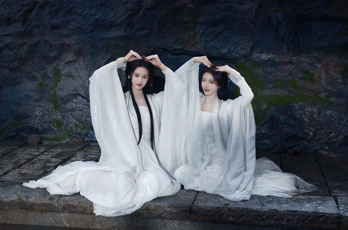 C_EntWomen's tweet image. 🍉 #VeilOfShadows is tentatively scheduled to air in April 

[ #JuJingyi #ChenDuling ]