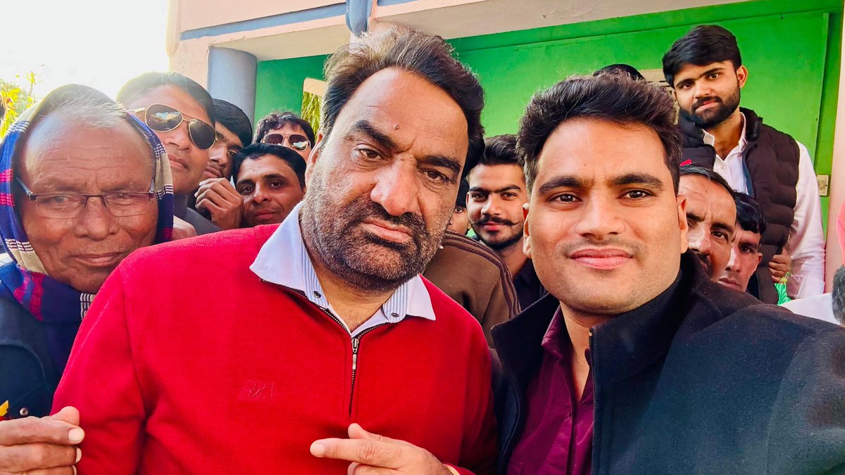Krishna97851's tweet image. #with Boss 👍✌️💪
आज पारिवारिक समारोह मे @hanumanbeniwal  जी शामिल हुए।
उन्होंने मेरी दोनो बहनो,(जिनका हाल ही मे  RAS भर्ती मे चयन हुआ) को उज्ज्वल भविष्य की शुभकामनाएं एवं आशीर्वाद दिया।