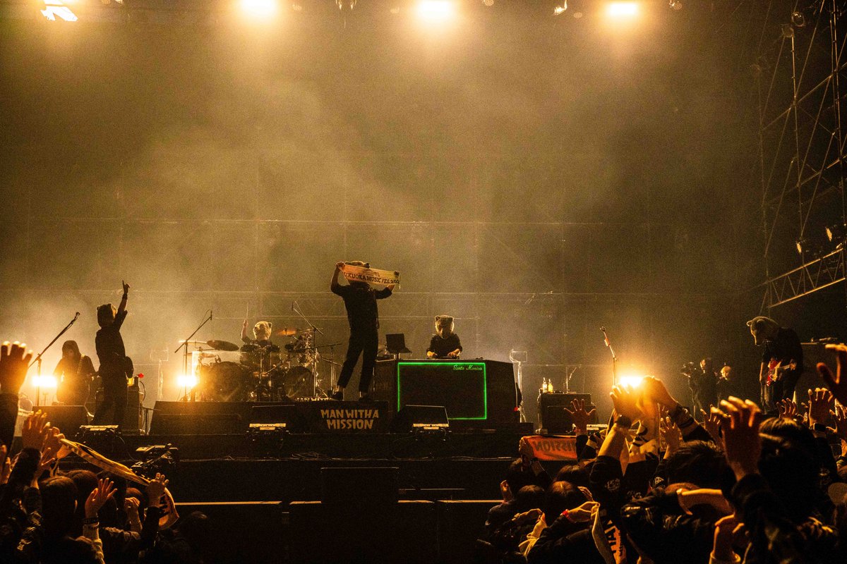 fukuoka_mf's tweet photo. 【LIVE PHOTO &amp; REPORT】 #福フェス

▶︎MAN WITH A MISSION
@mwamjapan

ライブ写真 &amp; ライブレポをup！📸
➡️https://t.co/QDuixBkeN6

━━━━━━━
FUKUOKA MUSIC FES.2026
supported by Olive
2026.1.24📍みずほPayPayドーム福岡
━━━━━━━

photo by @SPG_NABE

#MANWITHAMISSION https://t.co/XPZDEy3IwP