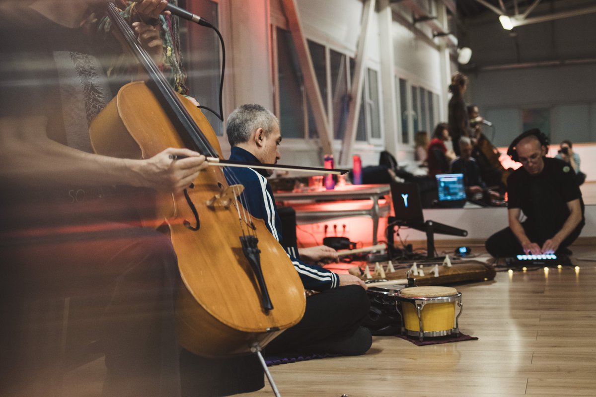 Привет!

Завтра 25 янв. джемим в СПБ

Приходи!

Подробности:
t.me/kuzma_liveprod…

Tnx for nice photo:
Tatyana Savostyanova

#ci #contactimprovisation #music #jam #impro #art 
#ки #контактнаяимпровизация #музыка #джем #импро #ар