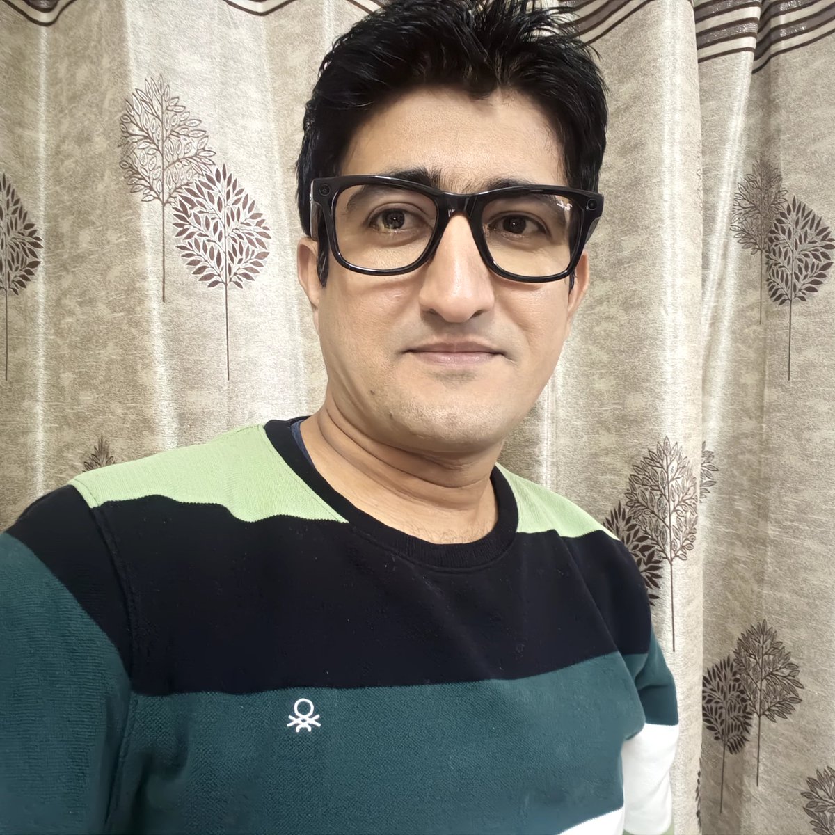 Finally the wait is over! 😍 Smart Ray-Ban | <a href="/Meta/">Meta</a> got delivered 🕶️✨
Big thanks to team <a href="/CheQ_One/">CheQ</a> and <a href="/soniaditya1710/">Aditya Soni</a> for the magical conversion of #CheQCoins into pure love ❤️
#CheQReserve #ccgeeks