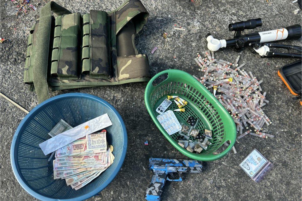 lahoragt's tweet photo. #LHEnBreve Vehículos tipo pitbull, patrullas de la policía militar y la Unidad K9 del Ejército de Guatemala realizan operativos en el barrio El Gallito, en acompañamiento a la Policía Nacional Civil (PNC), en donde se han localizado posibles ilícitos dentro del compartimiento de un vehículo en desuso.

📸 José Orozco / LH