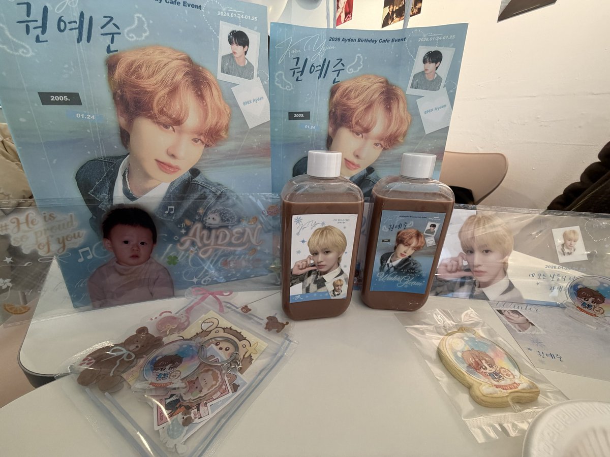 01_s24's tweet photo. 🎂🧡
#AYDEN #에이든 #EPEX #이펙스
#Light_on_the_WinterGleam https://t.co/mwlnuS76dj