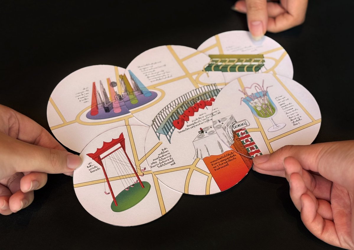 graphicapy's tweet image. ทฤษฎี Six Degrees of Separation กล่าวว่า "ทุกคนบนโลกสามารถเชื่อมถึงกันโดยผ่านเพียงคน 6 คน" จึงจำลองเป็นอีเวนต์เดท ส่งการ์ดต่อกันจากคนหนึ่งสู่อีกคนหนึ่ง กลายเป็นเส้นทางของ 6 คน ออกเดท 6 สถานที่ทั่วกรุงเทพ
 
ผลงานของน้องปาม เรขศิลป์จุฬา #เรขศิลป์จุฬา #เรขศิลป์ #dek70  #เด็กซิ่ว