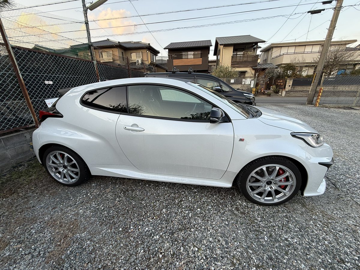 sc_k_yamashiro's tweet photo. モリゾウさん号、めっちゃ速いやん🚗💨💨💨
これで0-100キロ加速5.2秒か〜💦
しばらくこのレベルの車乗ってなかったから、余計速く感じる💦
あ〜😮💨
やっぱりFL5かS204どっちか欲しいな〜🙏
#GRヤリスRZハイパフォーマンス
#モリゾウ
#豊田章男
#FL5
#S204
#車売るならスマイルカーズ https://t.co/ddgZXFLKJQ