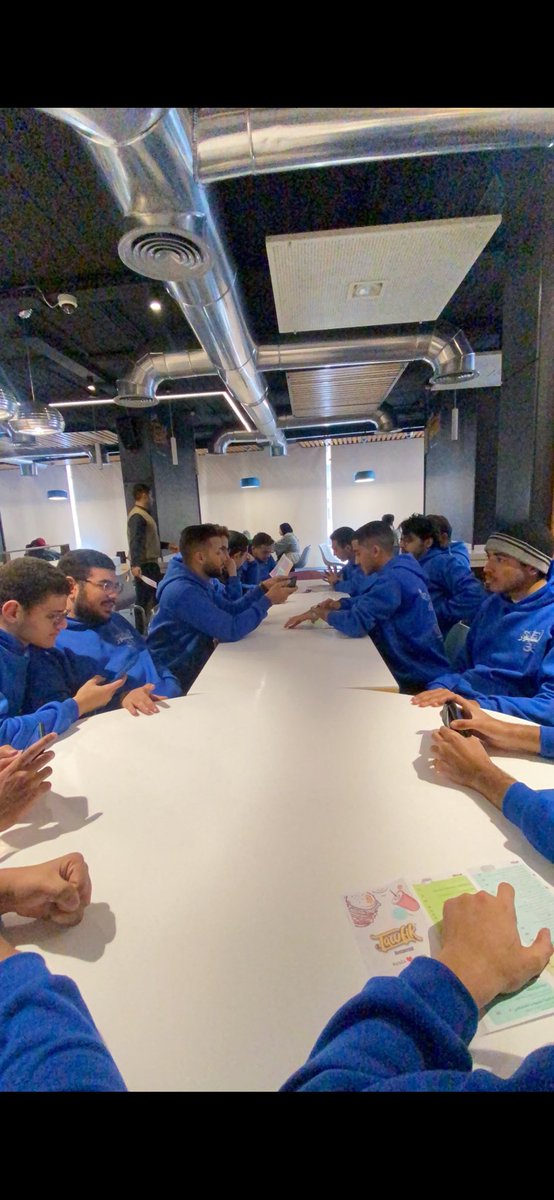 بمناسبة سيمي سينيور سوهاج والمنصوره والبرجندي 

ثرو باك يوم السيمي بتاعنا لما روحنا ناكل وكنا شبه المساجين في استراحة الغدا