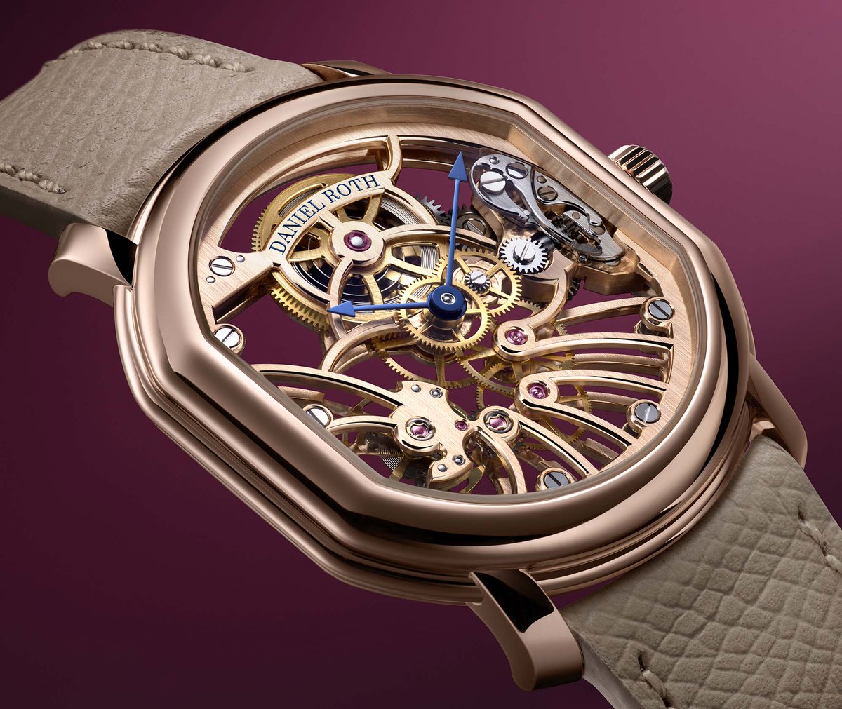 cotedesmontres's tweet image. #DanielRoth #ExtraPlat #RoseGold #Skeleton - Un cœur d’or au #raffinement discret.  La sobriété équilibrée d'un mouvement fin, confiné dans la géométrie précise de la double #ellipse…
lacotedesmontres.com/La-montre-Dani…