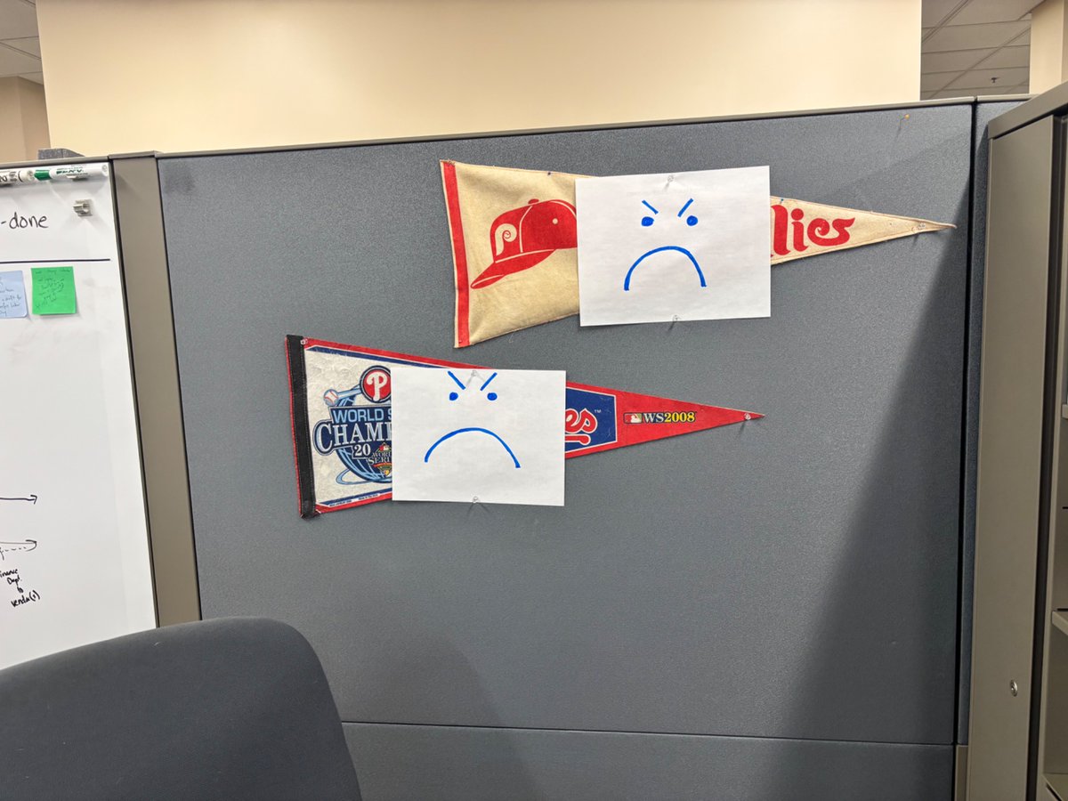 ireallylikemaps's tweet photo. @destiny_lugardo My cube since October. ☹️ https://t.co/YmrU6F2Kqt