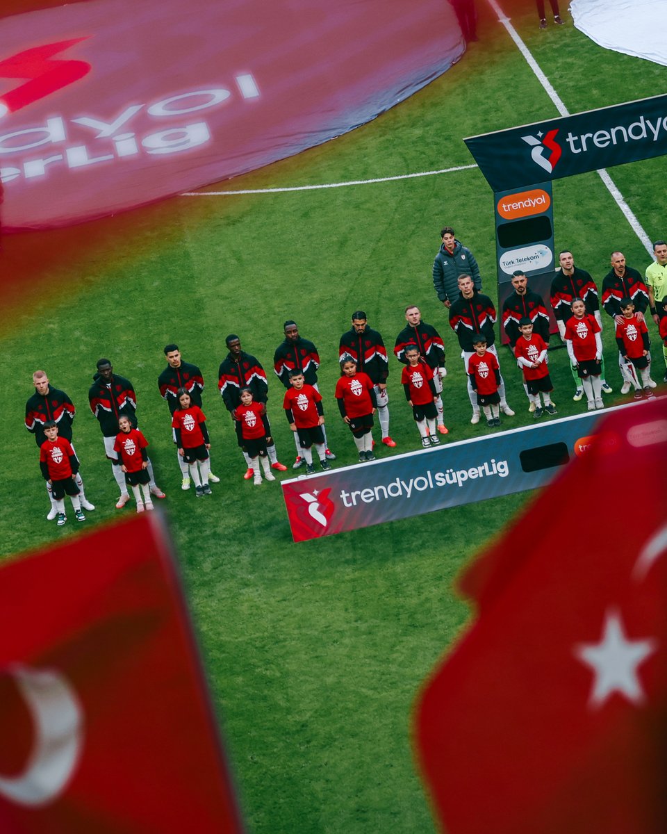 Samsunspor's tweet photo. 🇹🇷 

#Samsunspor #AtatürklüArma https://t.co/gZElNFJIY4
