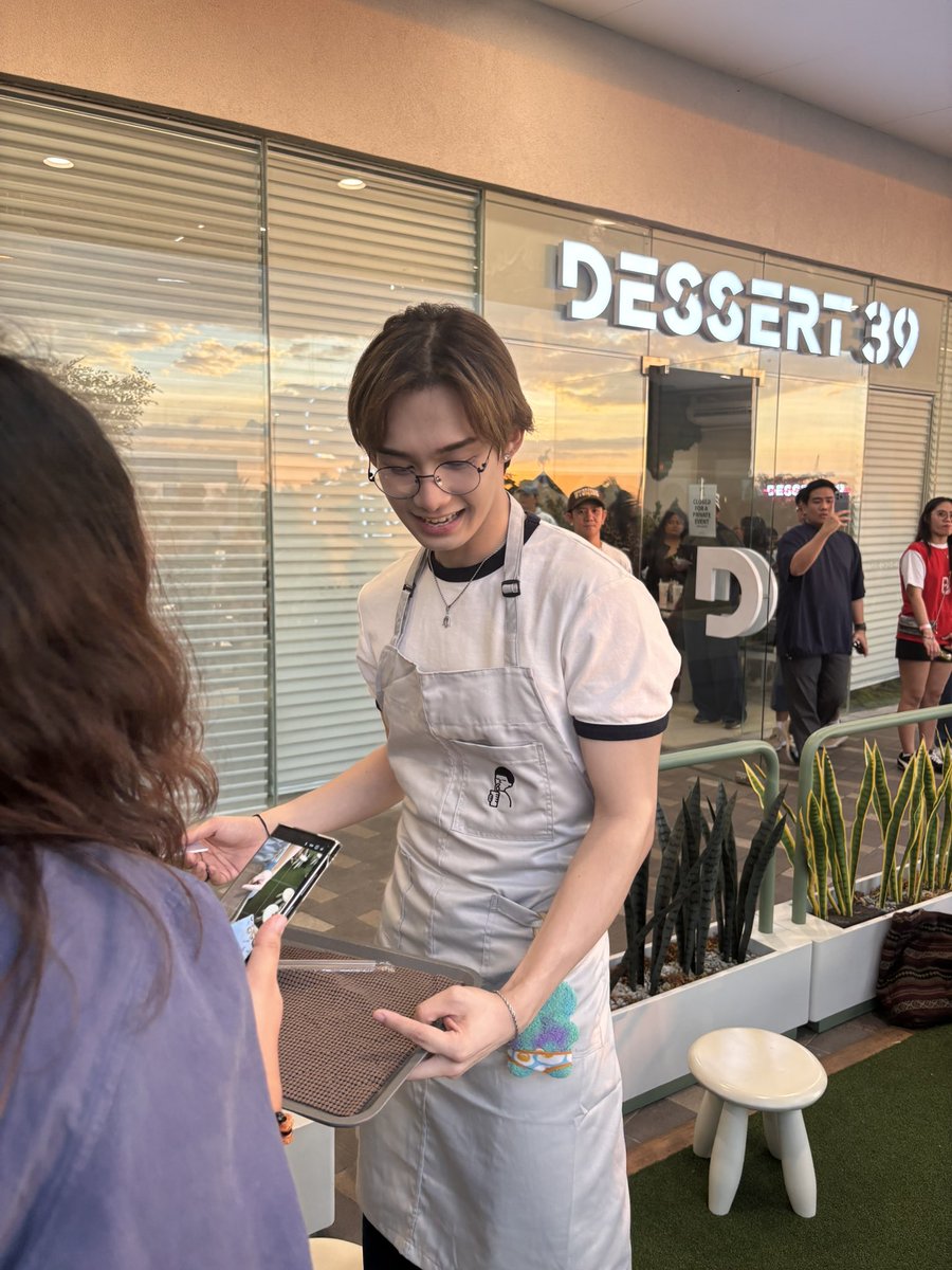 kuyaprans's tweet photo. Such a Baby. Cutie mo Enzo 🥹🫶🏻
#VXONxDessert39PH
#D39 #Dessert39PH
#VXON @vxonofficial @enzovince_ https://t.co/6DzN0LAgvx