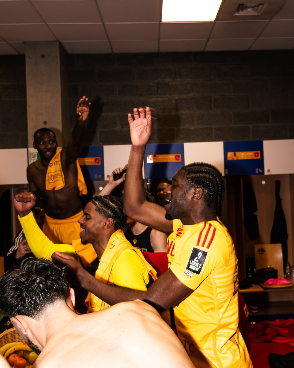 OfficielRAF's tweet photo. 𝐋'𝐞𝐱𝐩𝐥𝐨𝐬𝐢𝐨𝐧 𝐝𝐞 𝐣𝐨𝐢𝐞 après la victoire 🔥

Des 𝐬𝐨𝐮𝐫𝐢𝐫𝐞𝐬 et du 𝐛𝐨𝐧𝐡𝐞𝐮𝐫 à la hauteur de la dynamique actuelle 💪

𝐄𝐧𝐬𝐞𝐦𝐛𝐥𝐞, 𝐜'𝐞𝐬𝐭 𝐭𝐨𝐮𝐭 ❤️💛 #ASNLRAF https://t.co/F7PDRLBdQv