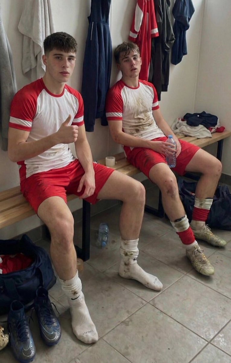 reasons to like men 🌹 tweet media