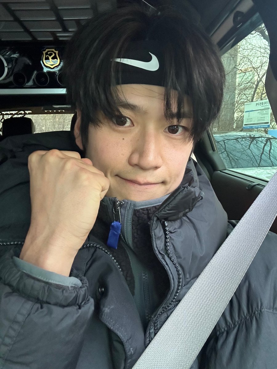 그냥 셀카만 찍을 수 있는데 상남자처럼 애교까지 하는거 진짜하지맠ㅋㅋㅋㅋ 수준으로 억빠하고싶음