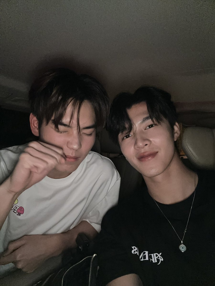 RunGOT7185307's tweet image. Good Night MeenPing 🖤🌙🐼
ขอให้ราตรีนำพามีนปิงเข้าสู่ความฝันอันแสนหวาน พักผ่อนให้เต็มที่นะเจ้าแฝด

 ขอให้ในวันพรุ่งนี้มีแต่เรื่องราวดีๆมีรอยยิ้มที่สดใส ขอให้โลกนี้ใจดีกับต้าว รัก🤍🌙🐼

SWEET NIGHT MEENPING 

@nichameen8 @PKrittanun 
#Meennicha8 #PingKrittanun 
#MeenPing #Area86