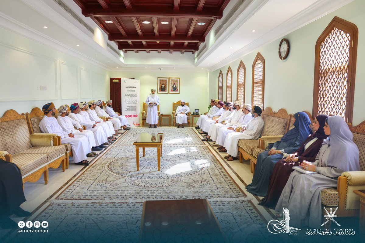 MAJIDALAMRI11's tweet photo. سعدتُ بالتكريم من وزارة الأوقاف والشؤون الدينية بمناسبة مشاركتي في تحكيم مسابقة الزكاة للفنون2025 – محور التصوير الضوئي،
وذلك خلال الحفل الذي أُقيم برعاية سعادة الشيخ سلطان بن حمد المعولي، مدير عام المديرية العامة للوعظ والإرشاد، وبحضور نخبة من المهتمين بالشأن الثقافي والفني. https://t.co/veMLQr75EO