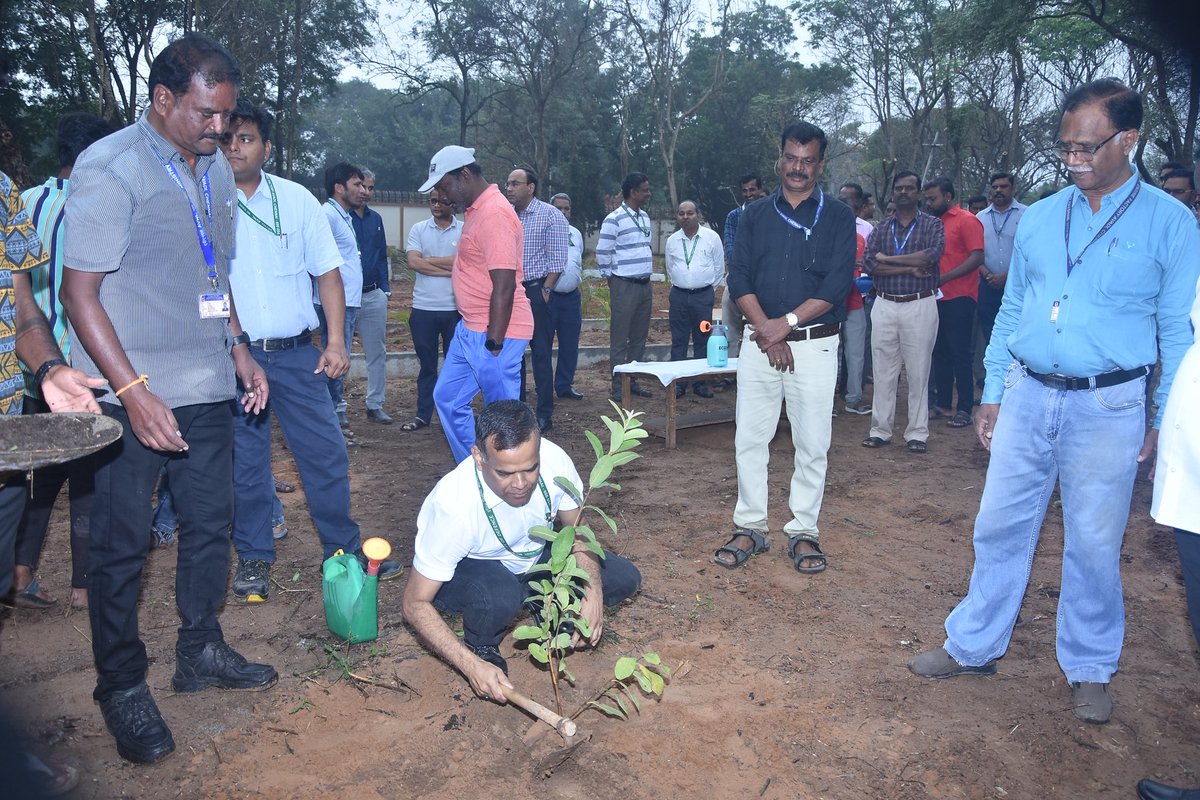 EngineAvadi's tweet photo. On the eve of Republic Day celebrations 2026 and as part of Government of India's key programme of Green India Mission,  plantation drive under leadership of Shri Anurag Kumar Sharma CGM, is carried out by the employees in the newly formed "Fruit Orchard &amp; Garden" at EFA https://t.co/dMNTjY8Vd5