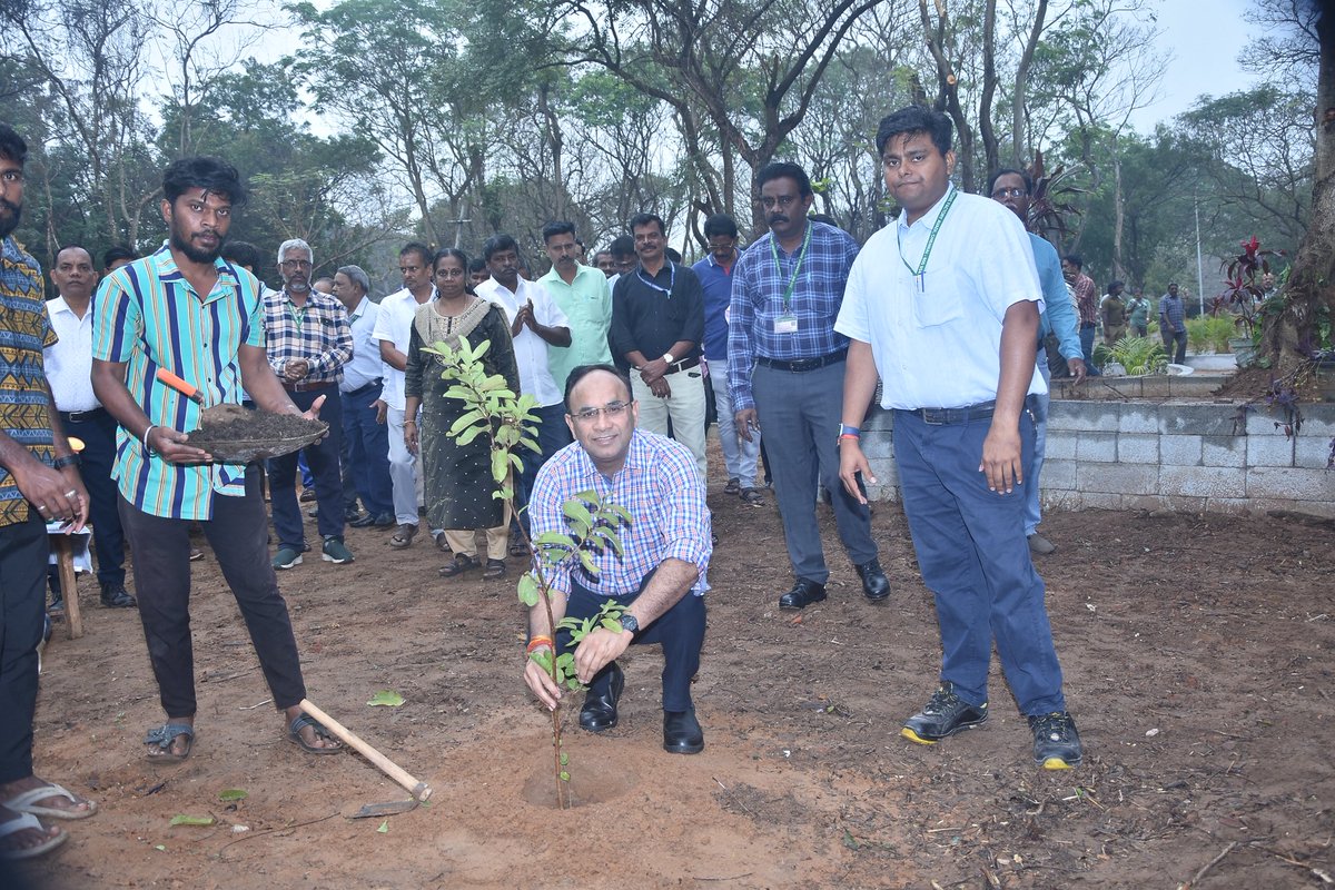 EngineAvadi's tweet photo. On the eve of Republic Day celebrations 2026 and as part of Government of India's key programme of Green India Mission,  plantation drive under leadership of Shri Anurag Kumar Sharma CGM, is carried out by the employees in the newly formed "Fruit Orchard &amp; Garden" at EFA https://t.co/dMNTjY8Vd5