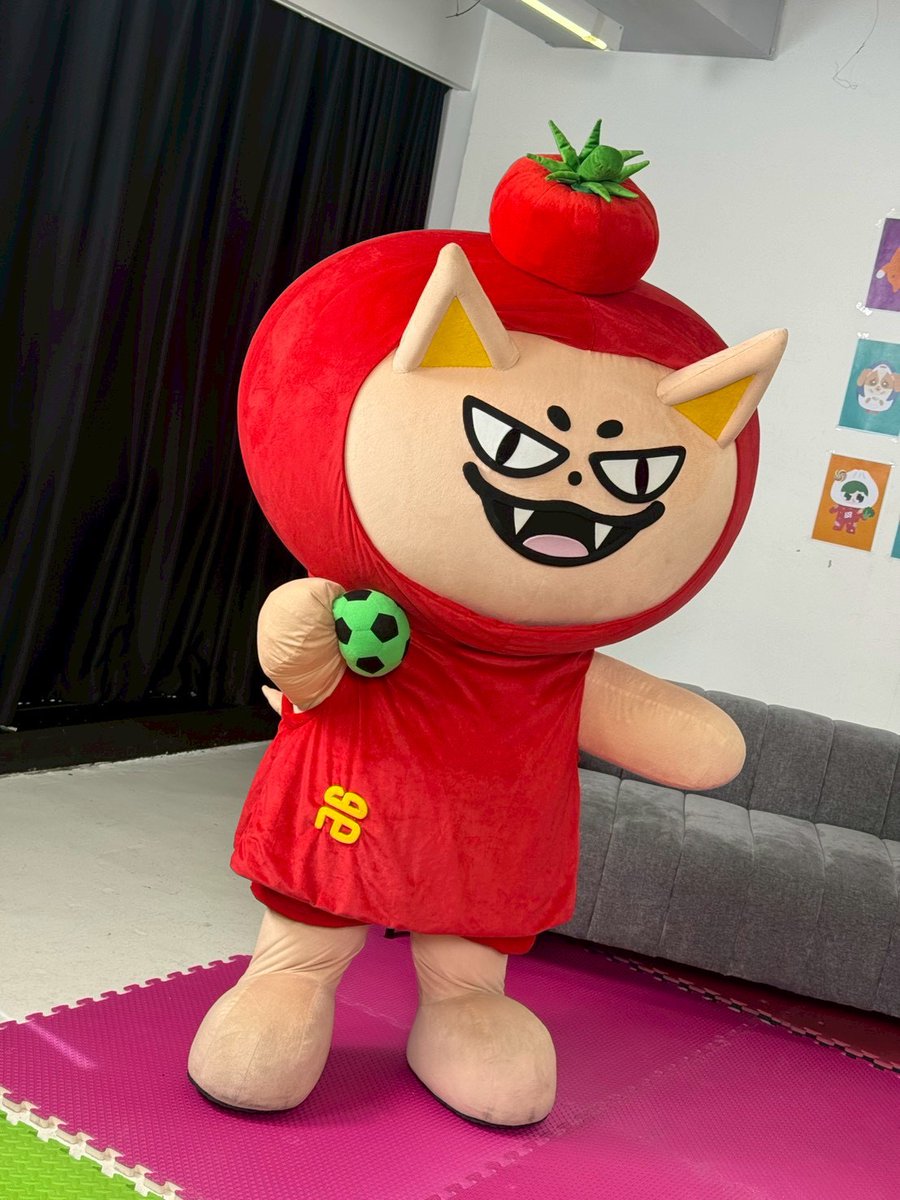 tomafox_gmmtv's tweet image. เวลาอยู่ที่โรงเรียนฟ้อกเปนเดกดี 😏
#GMMTVGiggleGang
#TOMAFOX #NILKNHAKE #DOMIIA #JAIDEE