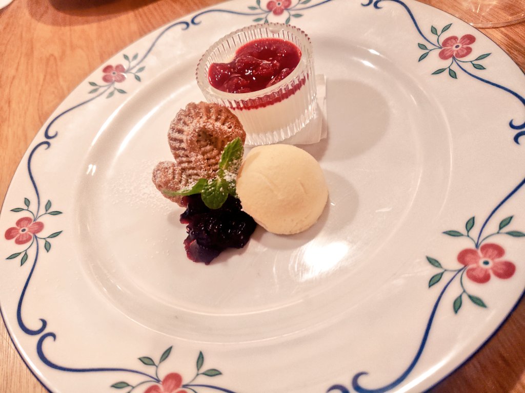 北欧料理のコース
べらんめぇうまかった

オプションでメインをハーフハーフにしたけど大正解すぎたな
この日のために生きてきた甲斐がありました……