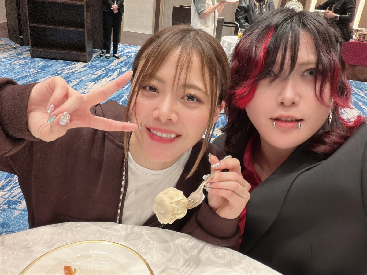 大ダメージ

悔しい
悔しい

勝ち取るつもりが
こんなにもボロボロ
でも今日という日が嬉しいもあって

やっぱ敵わないねえ

また今度 麻優姉ちゃんにコンビニ奢ってもーらお😘