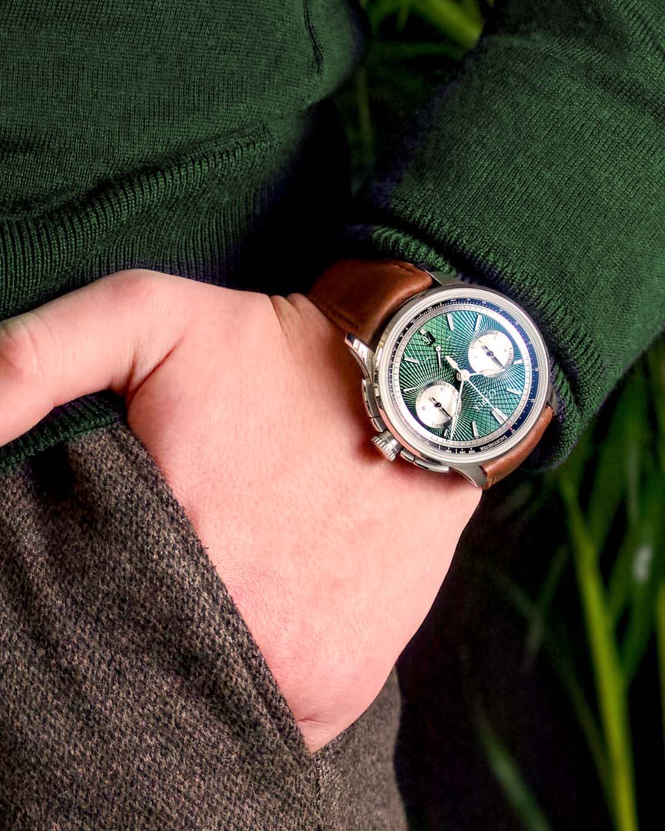 #Czapek &amp; Cie #FaubourgdeCracovie « #Crossroads » #VictoryGreen - Une #couleur conquérante dans un cadran associant un savant ##guillochage à un #vertanglais dont l’#élégance première souligne pourtant une #sportivité décomplexée…
<a href="/CzapekGeneve/">Czapek Genève</a> 
lacotedesmontres.com/La-montre-Czap…