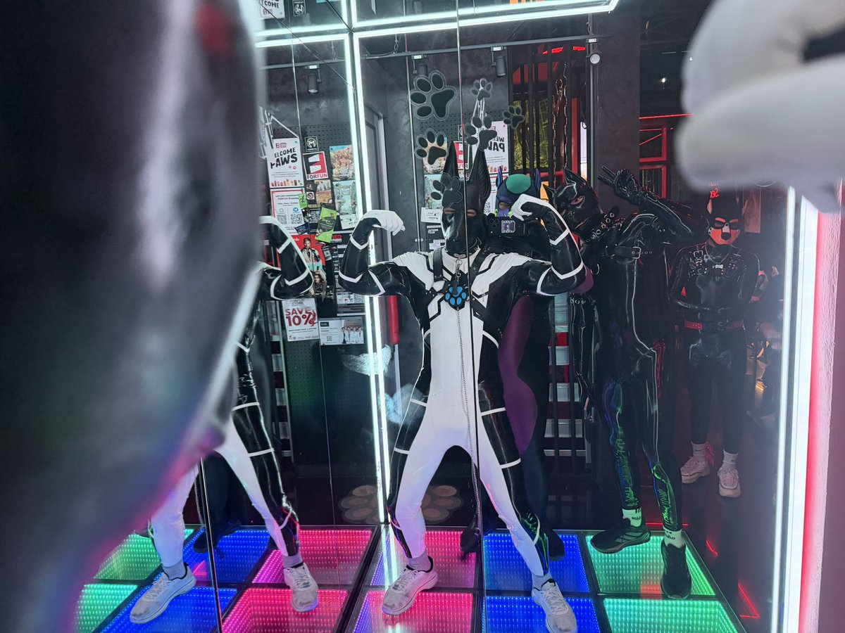 noobz_pie's tweet photo. Meet this cool spidey again!!
🕷️@LatexNorton 
📍@500cafebangkok https://t.co/SVQotBUf12