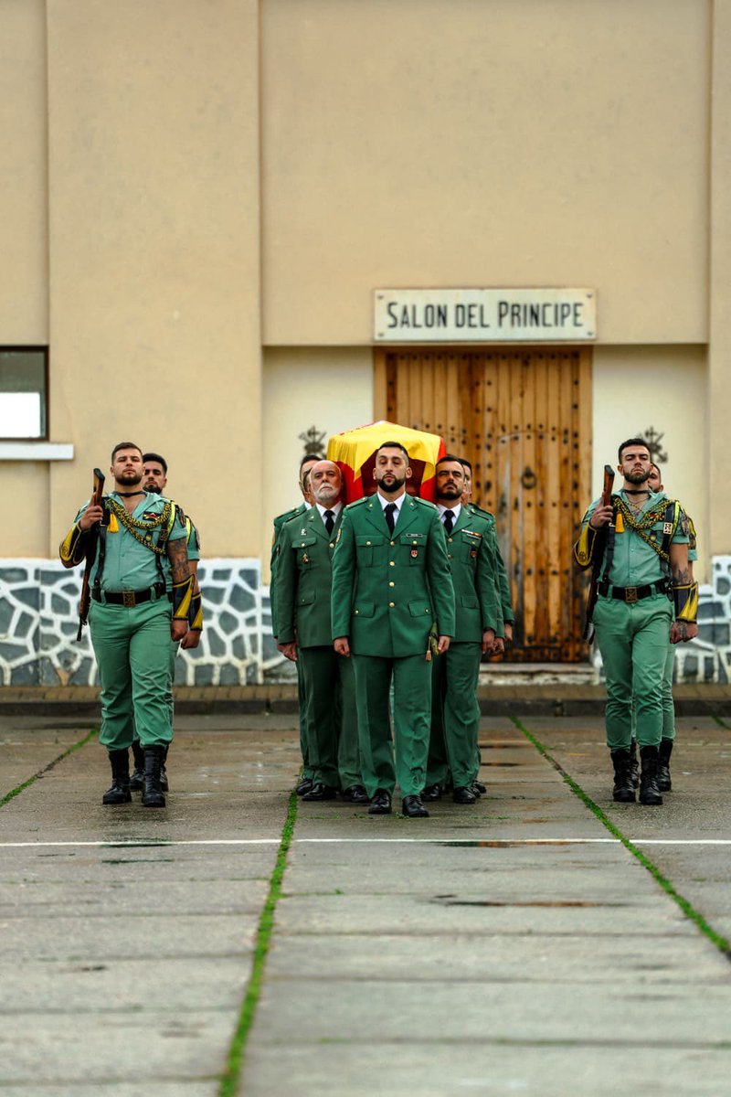 Despedida a Álvaro García Jiménez, capitán enfermero destinado en el Tercio Duque de Alba 2º de La Legión en Ceuta, fallecido en el accidente de Adamuz. 

Nuestro abrazo más sincero a familiares, amigos y compañeros. 

Descanse en paz.