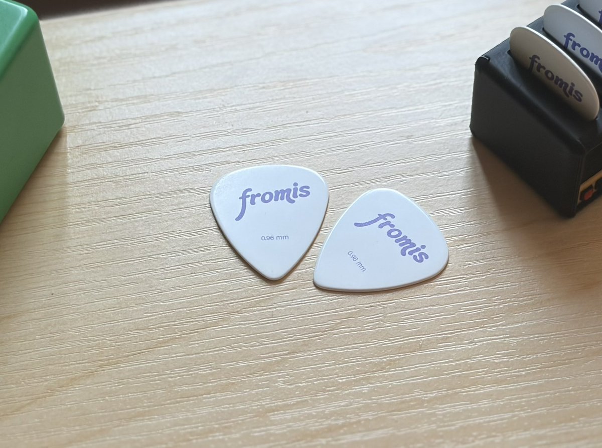 jiwon_met_city's tweet image. 안녕하세요!
프나 8주년과 콘서트를 맞아
주문제작한 기타 피크를 나눔하려고 합니다

실사용하려고 전문업체에 맡긴거라 퀄리티 좋아요🎸

✔️ 참여방법 : ❤️와 #RT
✔️ 추첨인원 : 10명 (1인 1개)
✔️ 수령방법 : 이번 앙콘 3일 중 현장 수령
✔️ 28일 당첨자 발표

 많관부☘️

#fromis_9 #프로미스나인